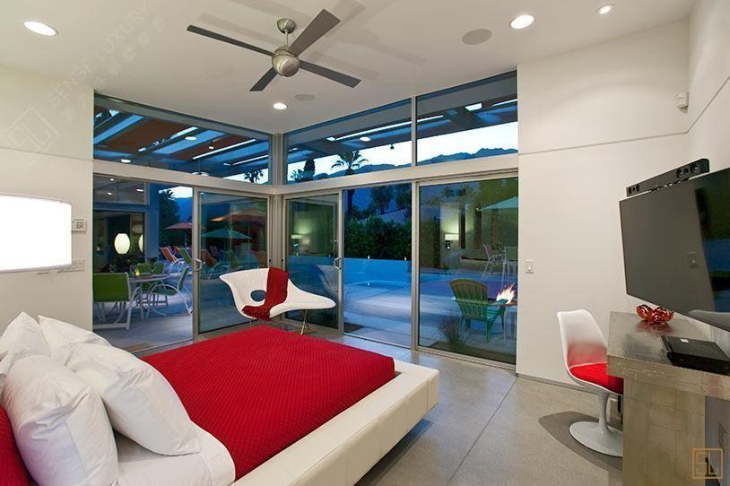 美国棕榈泉现代空间别墅卧室阳台