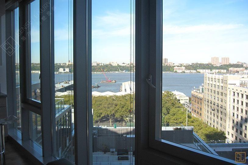 曼哈顿梅赛德斯1545号公寓窗外河景