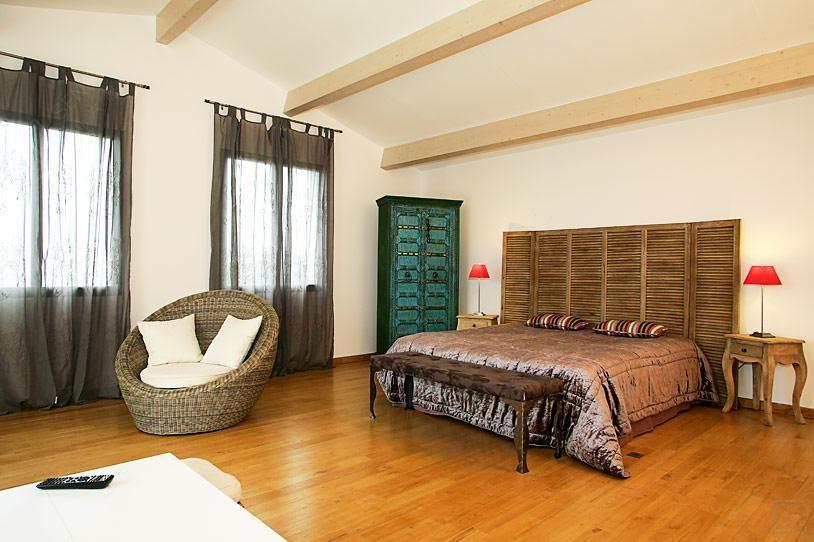 法国科西嘉岛橄榄树别墅卧室