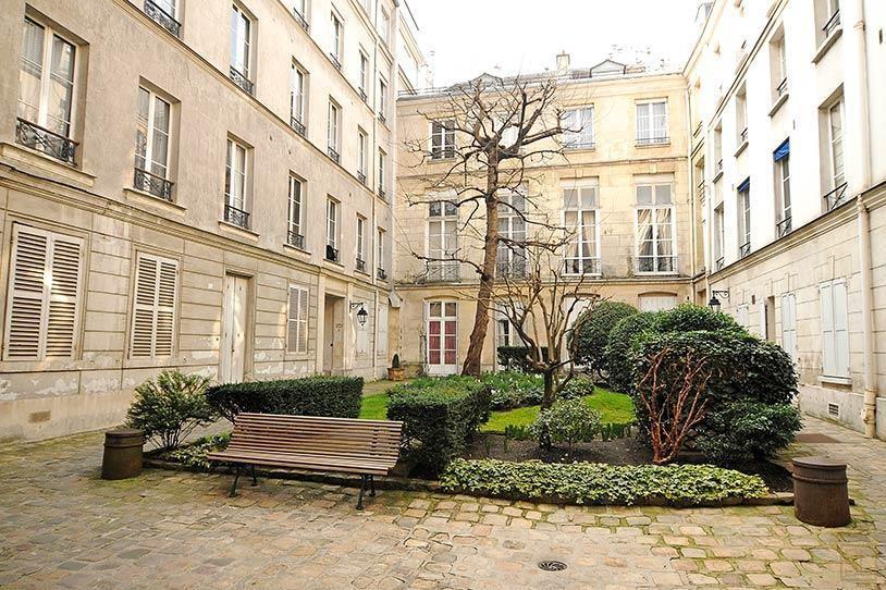 法国巴黎王子公寓院子