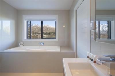 Kohanga Lakeside Villa - Photo 11