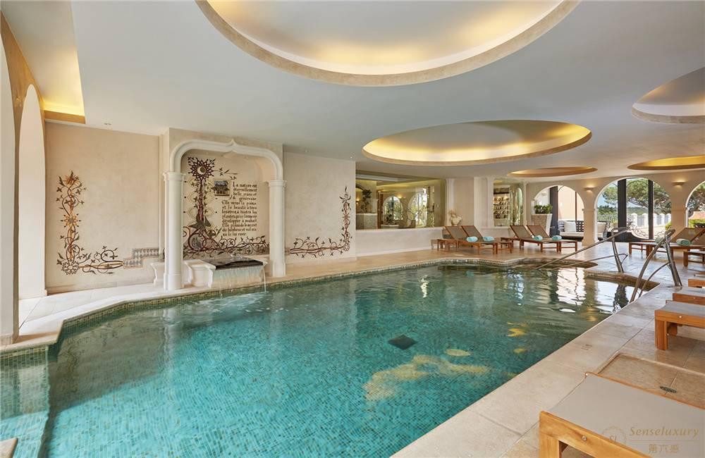 法国里维埃拉圣特罗佩梅塞狄叶尔酒店室内独立泳池