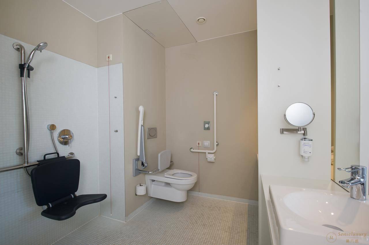 阿姆多姆广场酒店 —— 浴室
