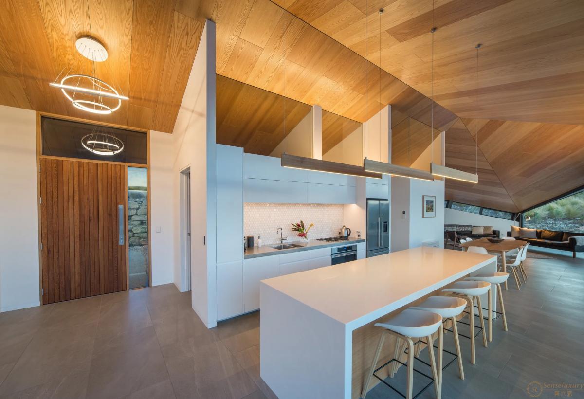 Hawk House - Photo 7