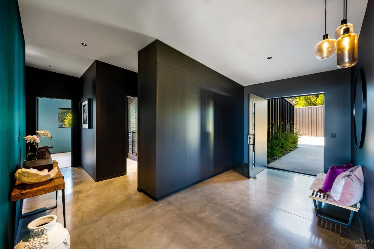 Riverbank Luxury - Photo 19