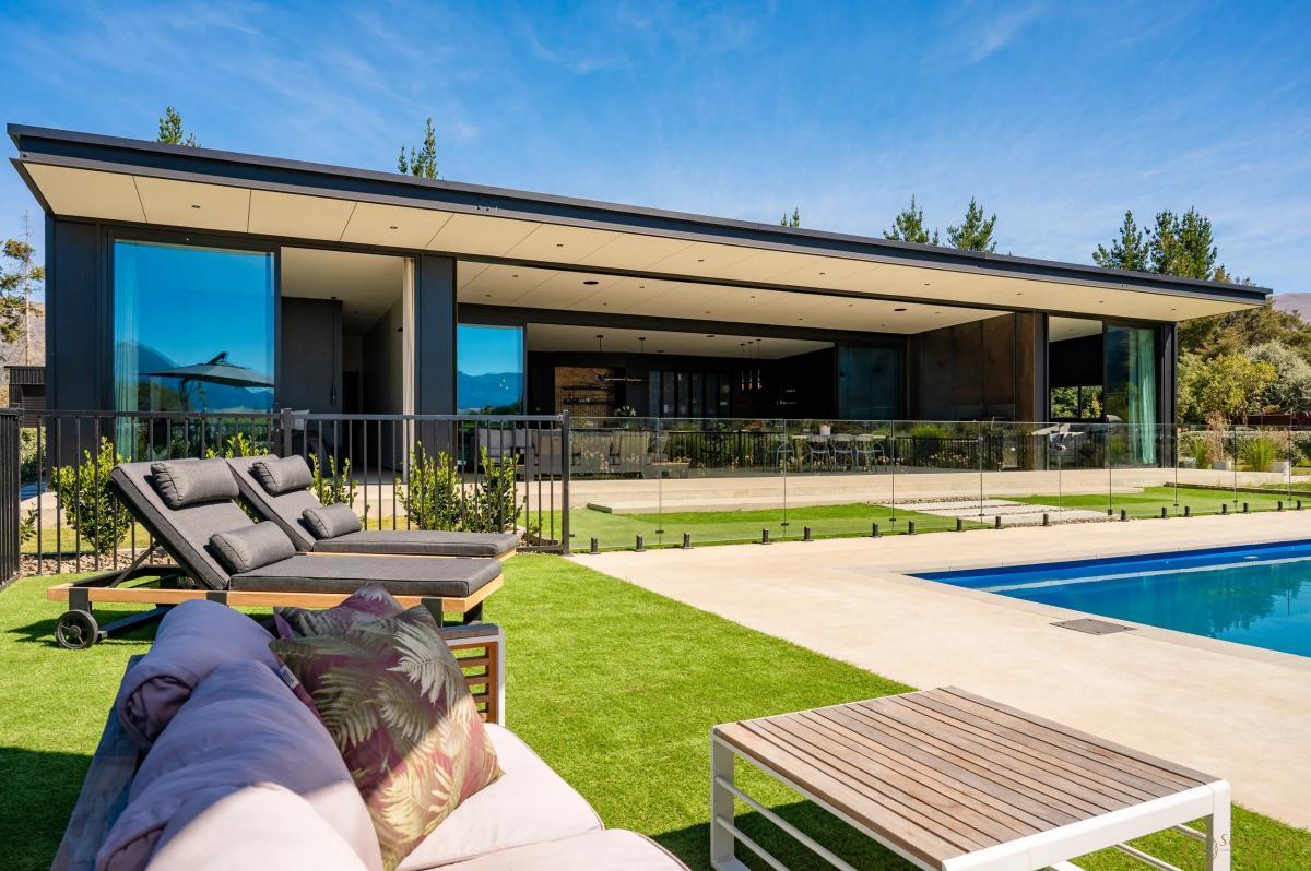 Riverbank Luxury - Photo 3