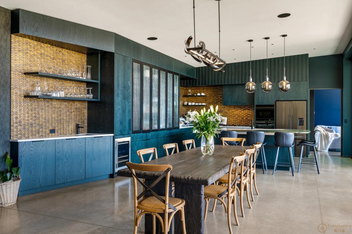 Riverbank Luxury - Photo 11