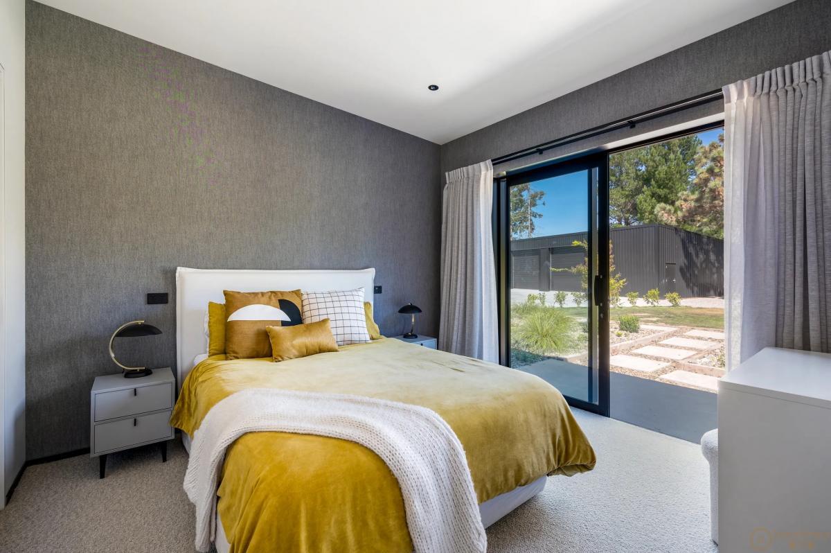 Riverbank Luxury - Photo 31