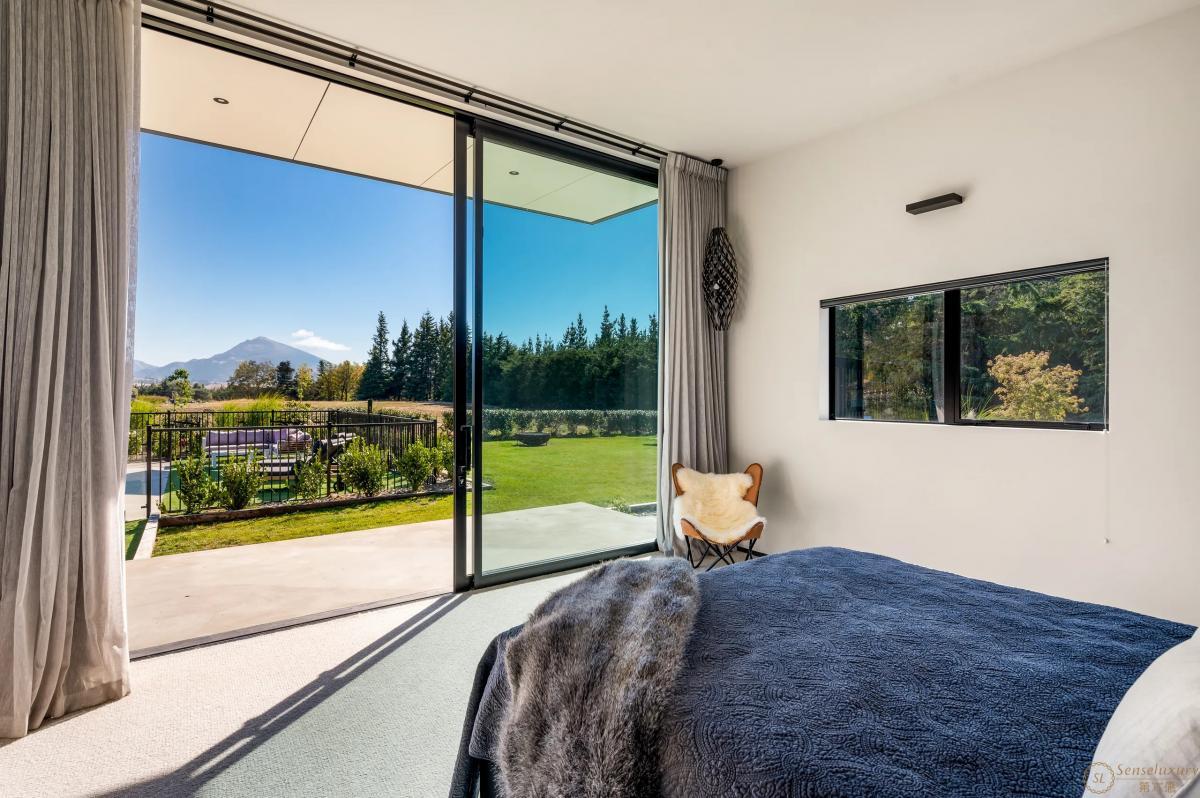 Riverbank Luxury - Photo 35