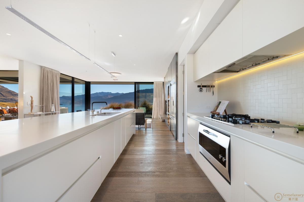 The Lake House - Photo 15