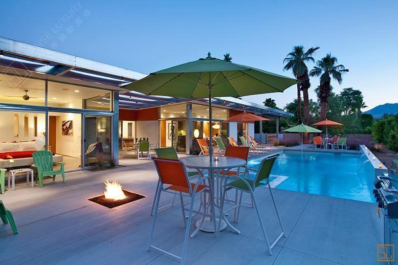 美国棕榈泉现代空间别墅篝火