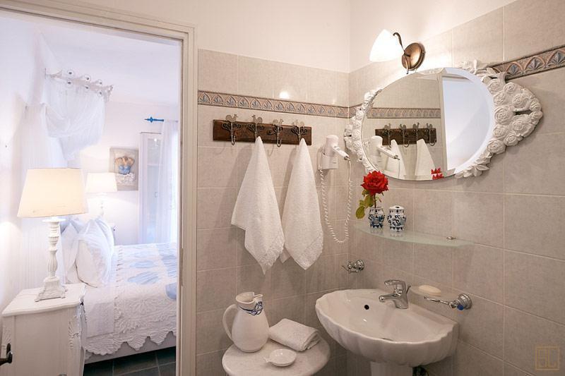 希腊帕罗斯岛奥尔西亚2号别墅带浴室卧室