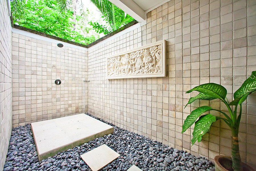 印尼巴厘岛日落别墅露天浴室