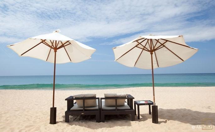 泰国普吉岛艾琳塔纳泰豪华别墅沙滩椅