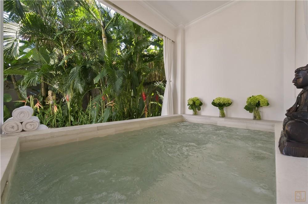 印尼巴厘岛曼妮思别墅浴池