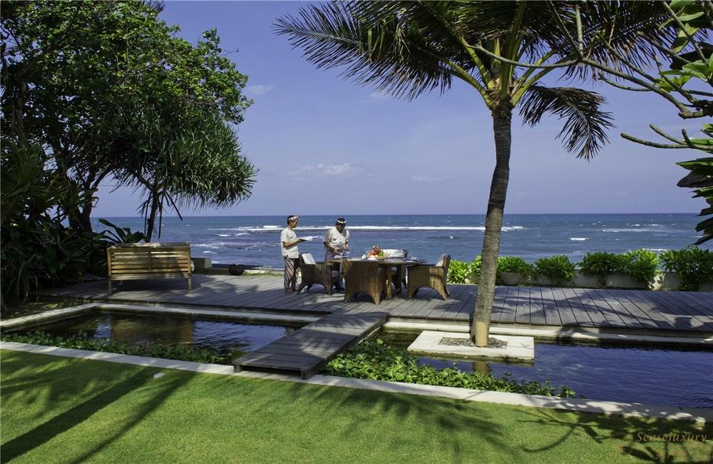 印尼巴厘岛玛雅海滨别墅餐桌